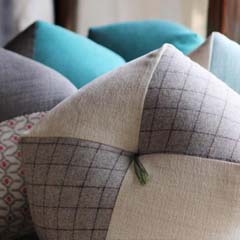 カーテンの残布をアップサイクルした座布団