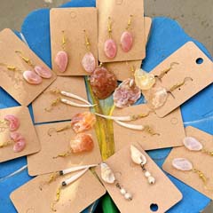 由比ガ浜・材木座海岸で拾った貝のアクセサリー