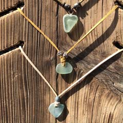 シーグラスをアップサイクルしたネックレス